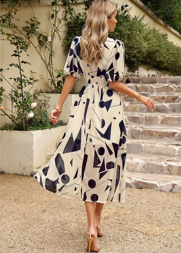 Estella™ | Flatterende Blomster Midi Kjole