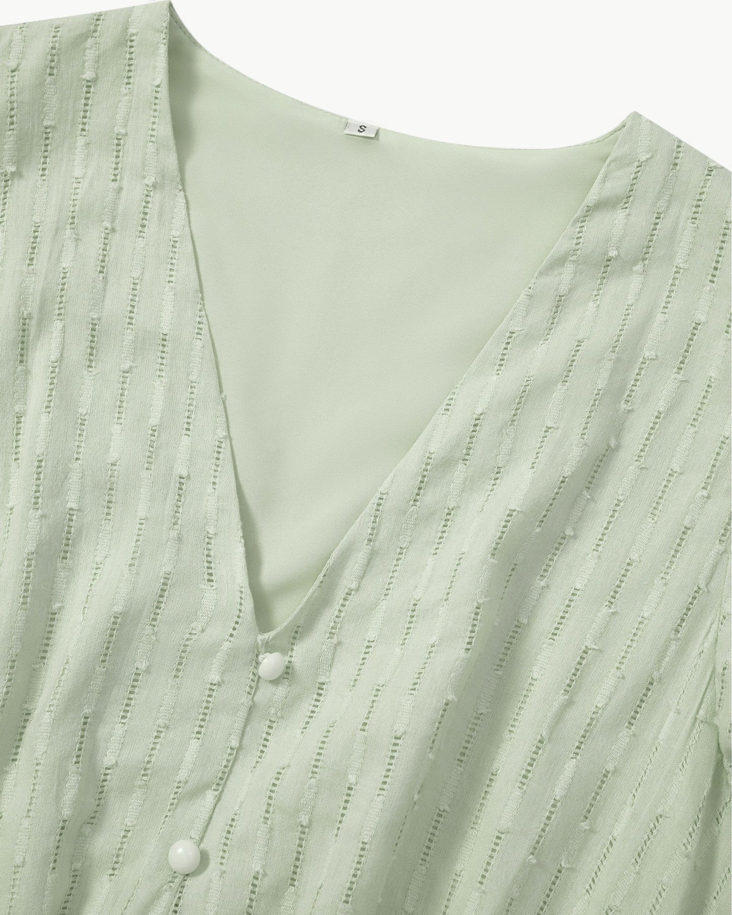 Lara™ | Kjole med V-hals og volanger på ermene