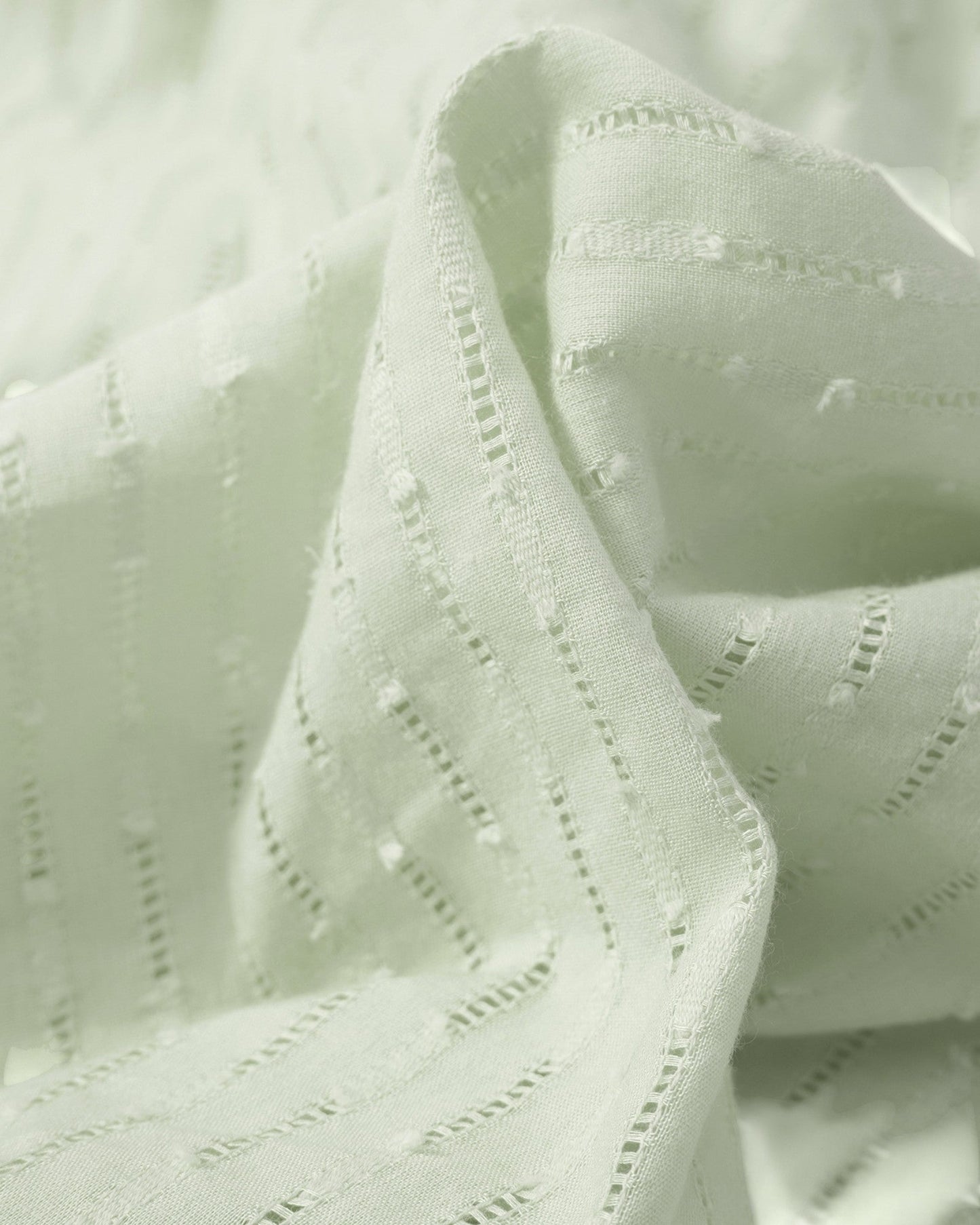 Lara™ | Kjole med V-hals og volanger på ermene