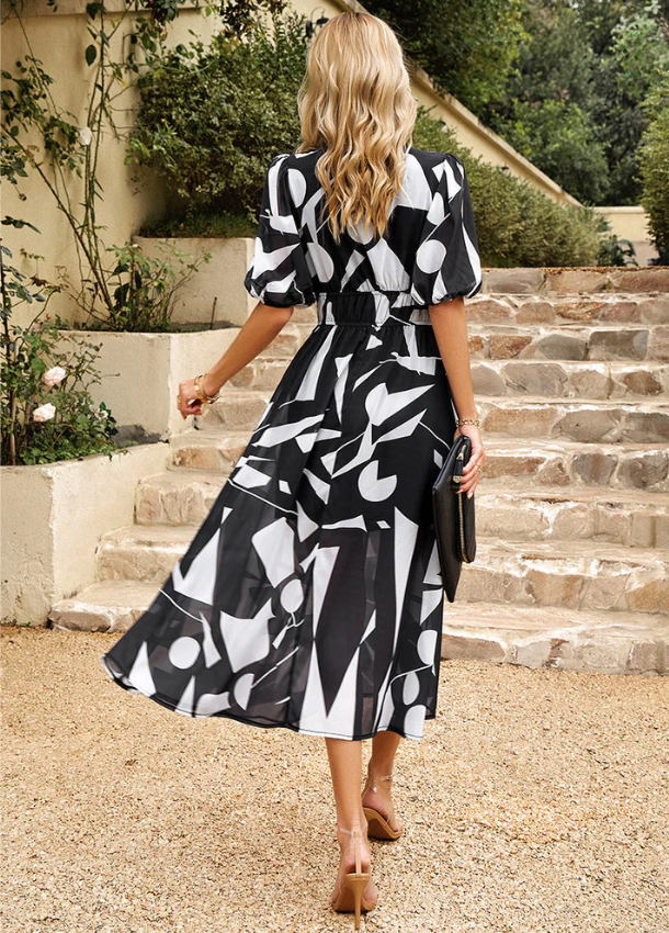 Estella™ | Flatterende Blomster Midi Kjole