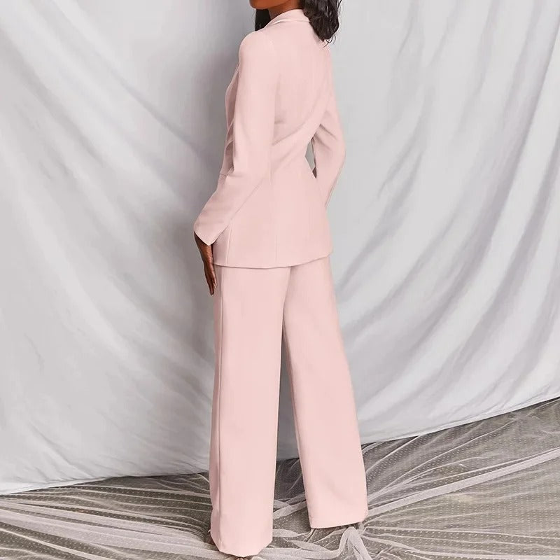 Synnøve™ | FemmeSuit – Skandinavisk eleganse med et fargeboost
